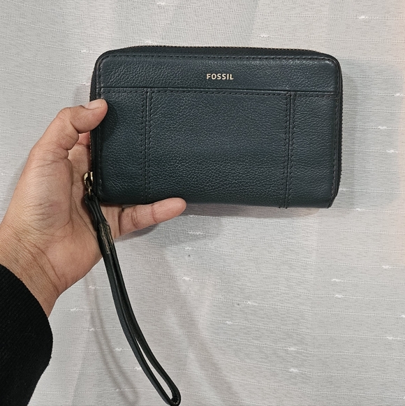 Fossil Handbags - Vintage Fossil Teal Leather Wristlet Wallet